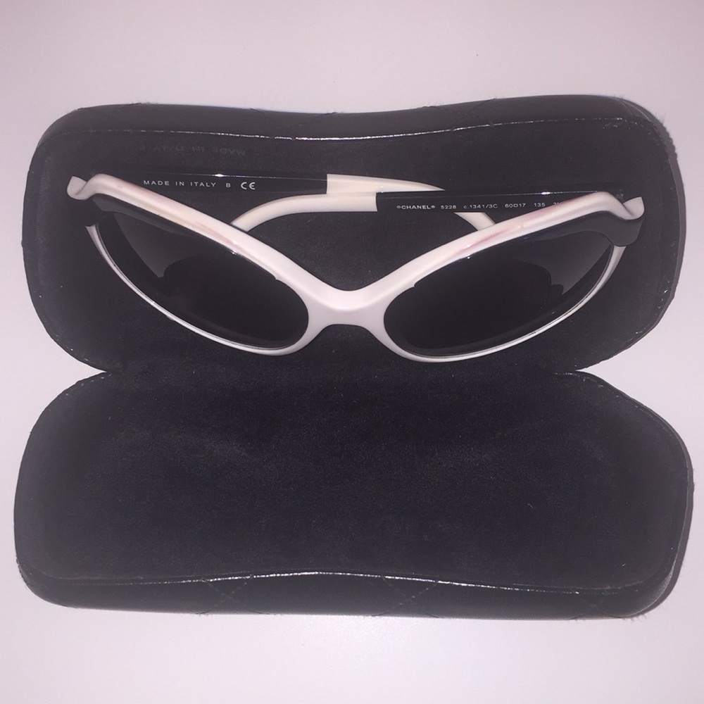 CHANEL Shades w/ Case
